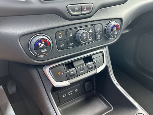 Used 2023 GMC Terrain SLE w/ Driver Convenience Package AWD/4WD image 29
