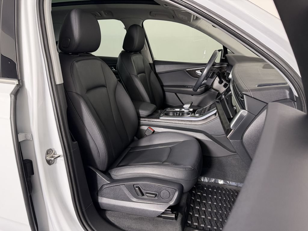 Used 2023 Audi Q7 3.0T Premium AWD/4WD image 27