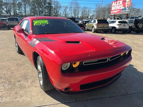 Used 2015 Dodge Challenger SXT w/ Driver Convenience Group image 3