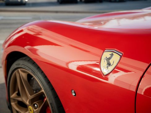 Used 2024 Ferrari Roma Spider image 3