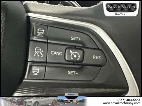 Used 2023 Jeep Grand Cherokee L Laredo image 18