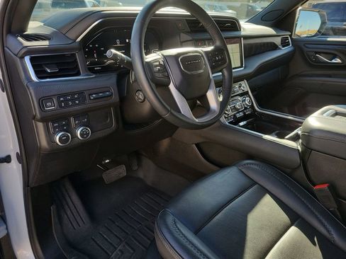 Used 2023 GMC Yukon XL Denali image 10