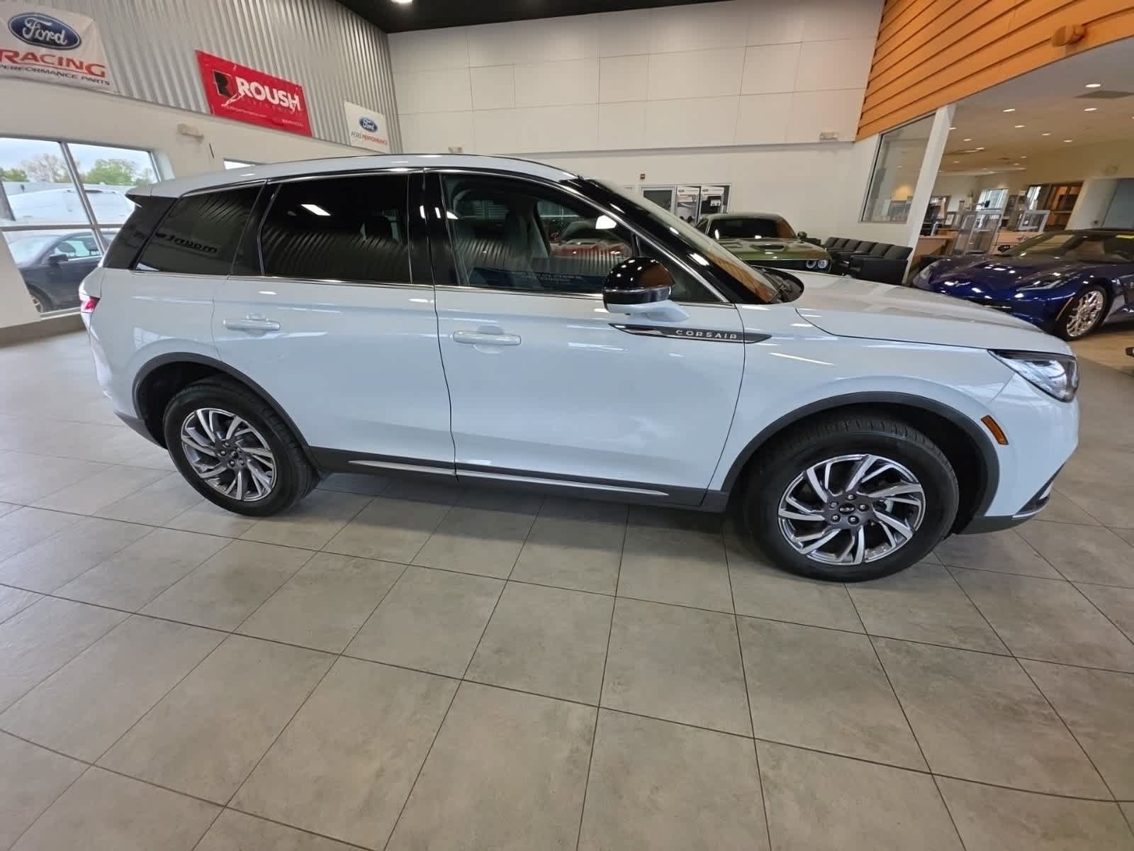 Used 2025 Lincoln Corsair AWD image 5
