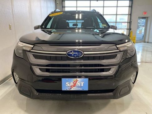 Used 2025 Subaru Forester Premium AWD/4WD image 4