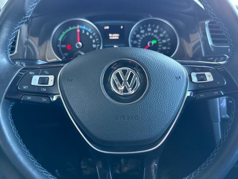 Used 2018 Volkswagen e-Golf SE image 21