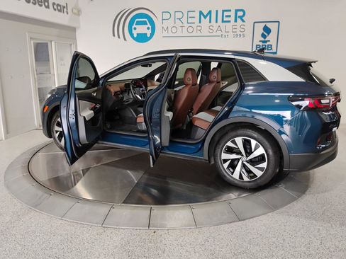 Used 2023 Volkswagen ID.4 Pro image 4