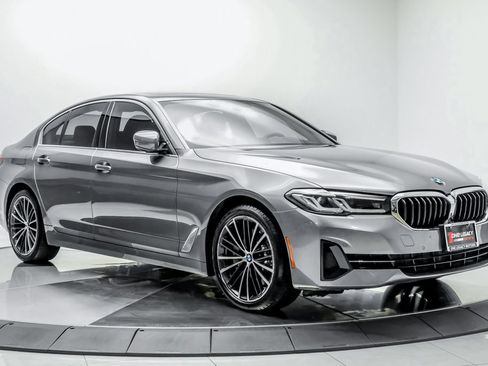 Used 2023 BMW 530i w/ Premium Package RWD image 3