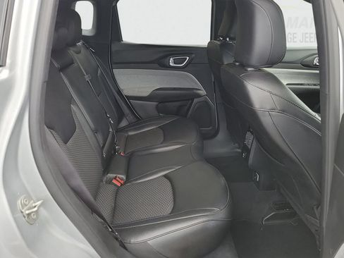 Used 2024 Jeep Compass Latitude AWD/4WD image 19