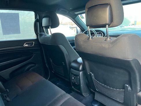 Used 2017 Jeep Grand Cherokee Laredo w/ Quick Order Package 23E image 25