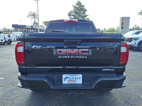 Used 2023 GMC Canyon AT4 w/ AT4 Premium Package AWD/4WD image 4
