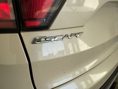 Used 2017 Ford Escape SE AWD/4WD image 13