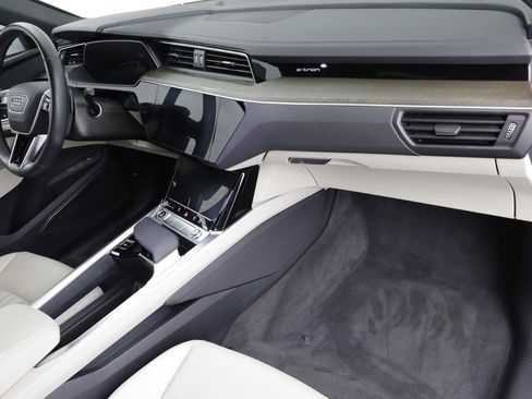 Used 2024 Audi Q8 e-tron Premium Plus w/ Premium Plus Package image 22