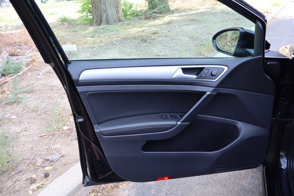 Used 2016 Volkswagen Golf Limited Edition FWD image 23
