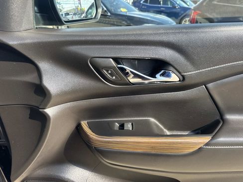 Used 2023 GMC Acadia SLE w/ Driver Convenience Package image 14