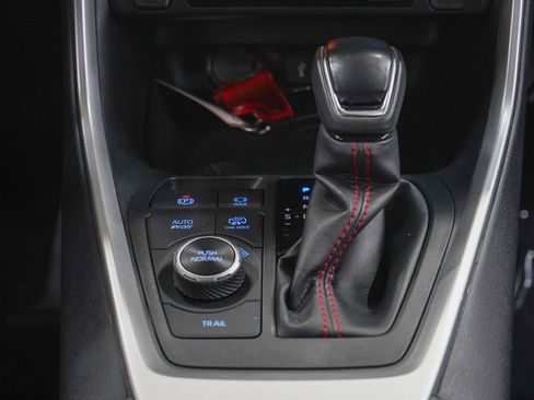 Used 2022 Toyota RAV4 SE w/ Weather & Moonroof Package AWD/4WD image 19