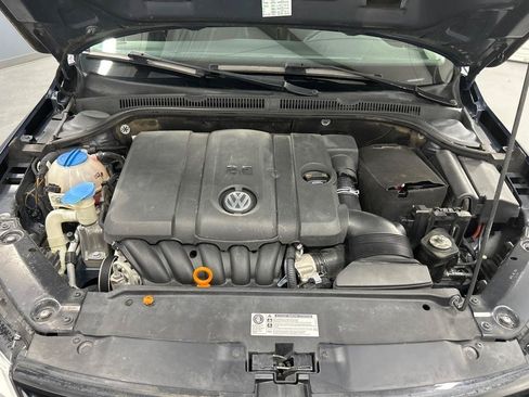 Used 2011 Volkswagen Jetta SE FWD image 14