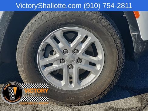 Certified 2025 Jeep Grand Cherokee Laredo AWD/4WD image 27