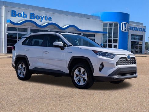 Used 2021 Toyota RAV4 XLE image 7