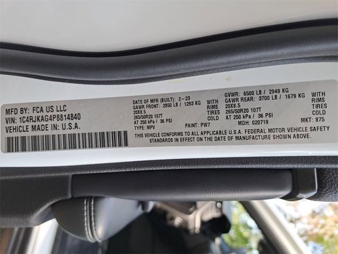 Used 2023 Jeep Grand Cherokee L Laredo image 37