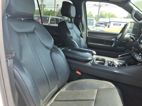 Used 2024 Jeep Wagoneer L Series II RWD image 7