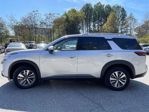 Used 2025 Nissan Pathfinder SL image 6