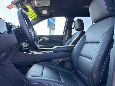 Used 2025 Chevrolet Traverse LT AWD/4WD image 18