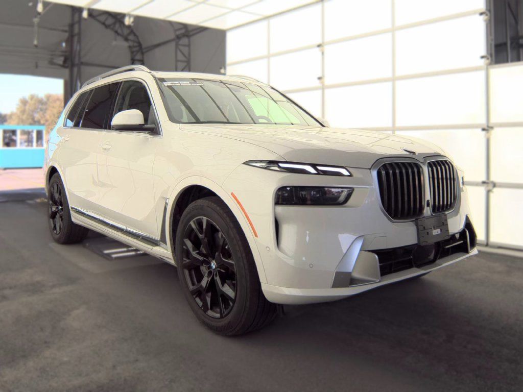 Used 2026 BMW X7 xDrive40i AWD/4WD image 2