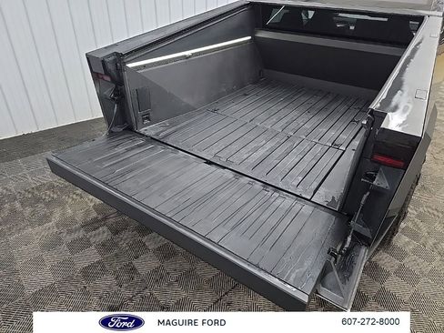 Used 2024 Tesla Cybertruck AWD Crew Cab image 15