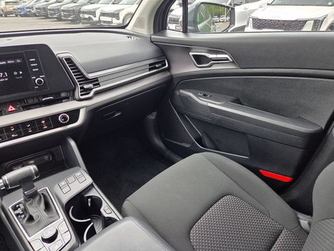 Used 2024 Kia Sportage LX AWD/4WD image 16