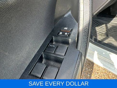Used 2017 Toyota Corolla LE FWD image 7