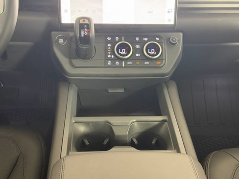 New 2026 Land Rover Defender 110 X-Dynamic SE AWD/4WD image 14
