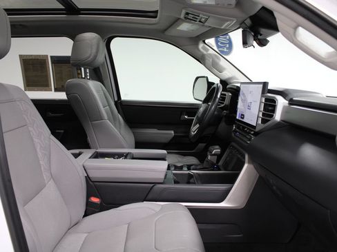 Used 2024 Toyota Tundra Limited AWD/4WD image 28