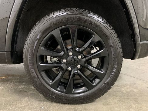 Used 2020 Jeep Grand Cherokee Altitude image 23