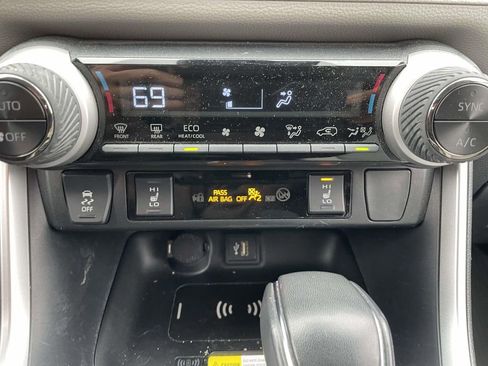 Used 2023 Toyota RAV4 XLE Premium image 39