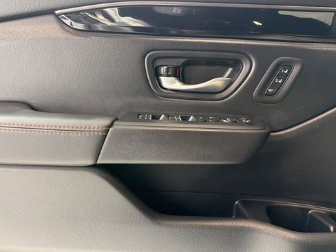 Used 2025 Honda Pilot TrailSport image 14