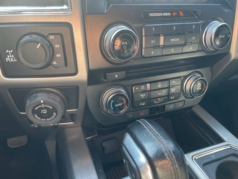 Used 2016 Ford F150 Platinum w/ Equipment Group 701A Luxury AWD/4WD image 39