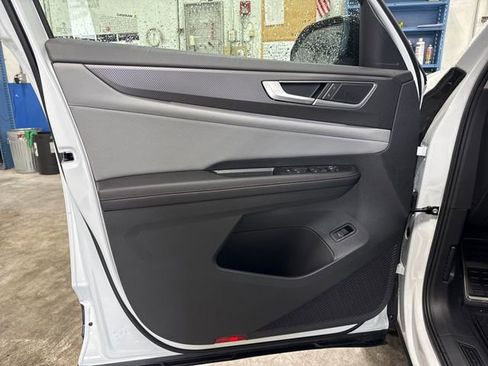 New 2026 Volkswagen Atlas Peak Edition AWD/4WD image 17