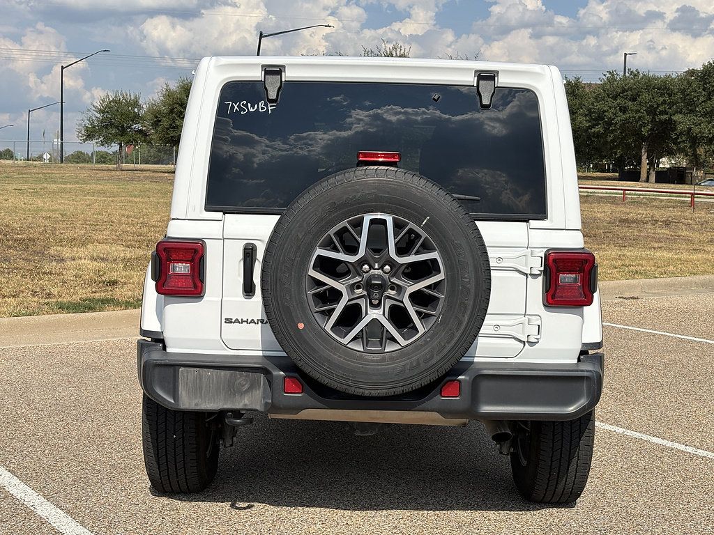 Used 2025 Jeep Wrangler Unlimited Sahara AWD/4WD image 6