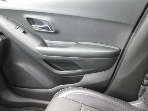 Certified 2021 Chevrolet Trax LT AWD/4WD image 31