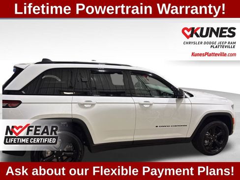 Used 2025 Jeep Grand Cherokee Limited w/ Black Appearance Package image 12