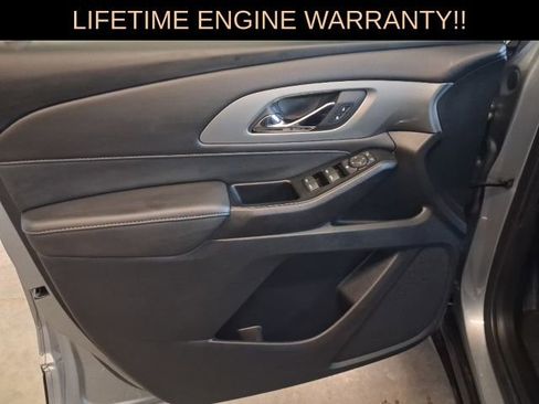 Used 2023 Chevrolet Traverse LT image 19