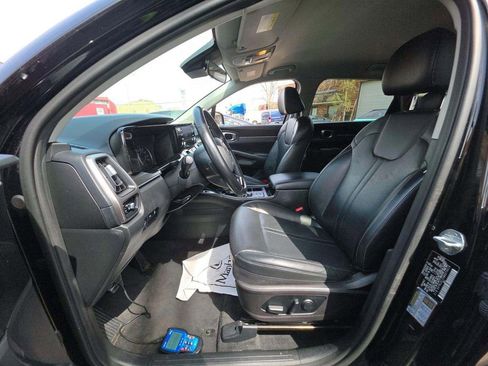 Used 2021 Kia Sorento S image 2