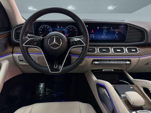 Used 2024 Mercedes-Benz GLS 450 4MATIC image 28