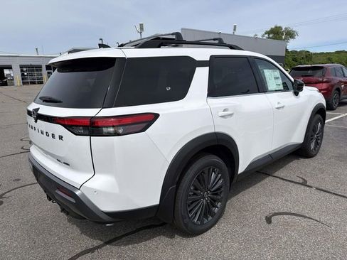 New 2026 Nissan Pathfinder SL w/ SL Premium Package AWD/4WD image 5