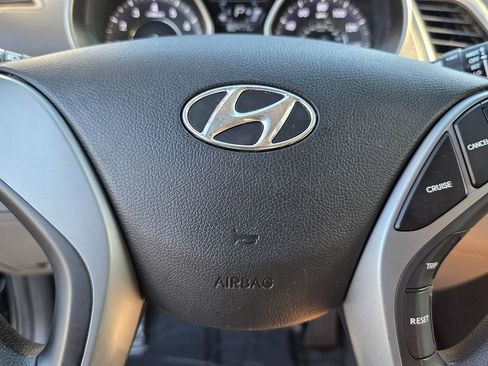 Used 2016 Hyundai Elantra SE image 23