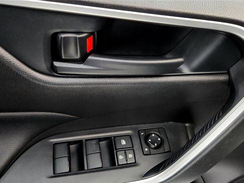 Certified 2021 Toyota RAV4 SE w/ Weather & Moonroof Package image 33