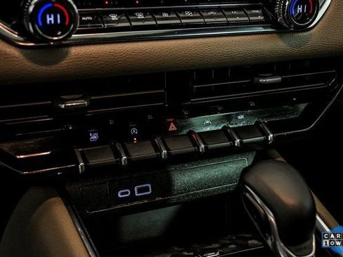 Used 2023 GMC Canyon Denali image 23