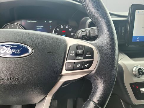 Used 2022 Ford Explorer XLT image 16