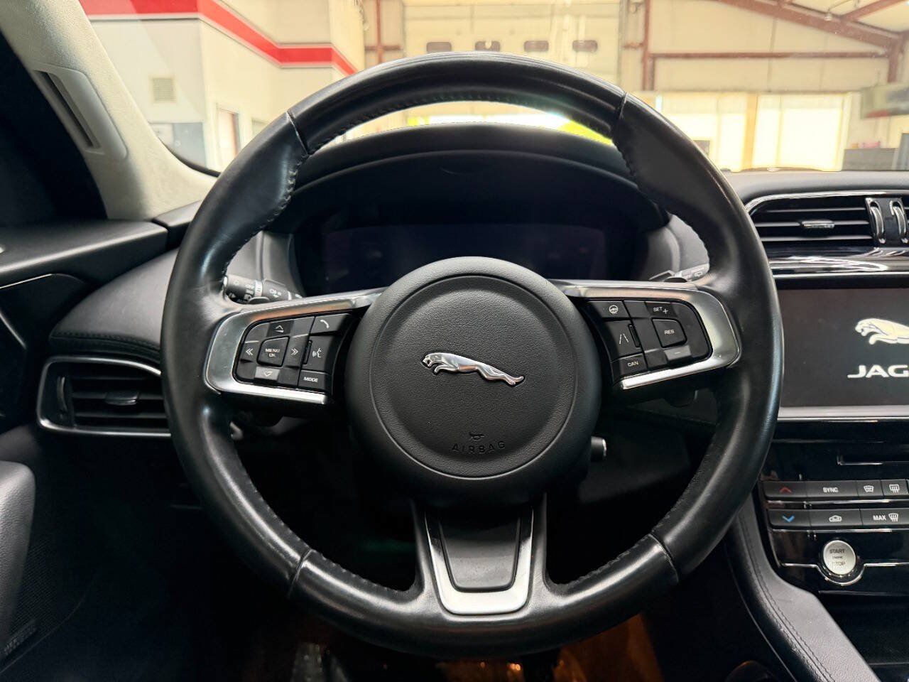 Used 2019 Jaguar F-PACE Prestige AWD/4WD image 22