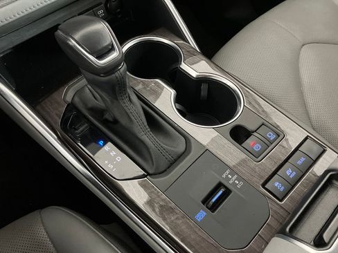 Used 2021 Toyota Highlander Limited image 26